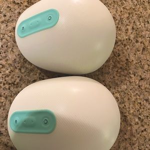 Willow pump! Never used just tried it on, I didn’t get breast milk. NO Charger.